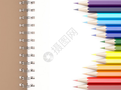 笔记本上的彩色铅笔图片