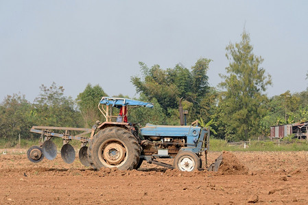 农业泰国田间拖拉机播种槽庄稼农场图片