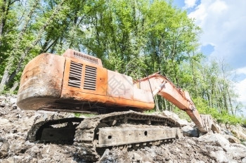 搬运工挖土机用大铲子做岩石地点行业图片