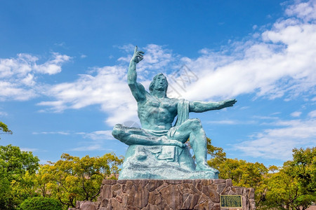 日本长崎和平公园雕像户外高清图片素材