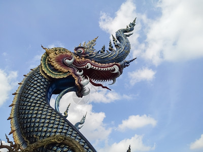 亚洲艺术龙泰国寺庙中美丽的长宫雕像亚洲人高清图片素材