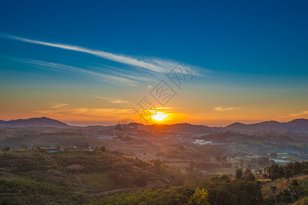 日落时的山川地平线图片