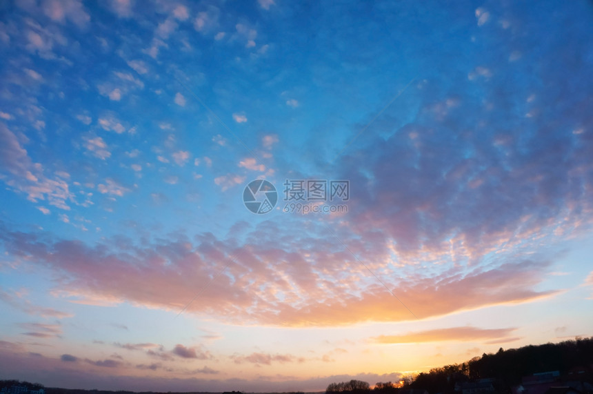 假期海岸洋边的夕阳天空是紫色夕阳天空是紫色海边夕阳图片