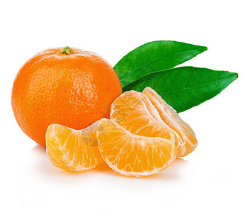 果皮甜的成熟普通话与叶子特写在白色背景柑橘图片