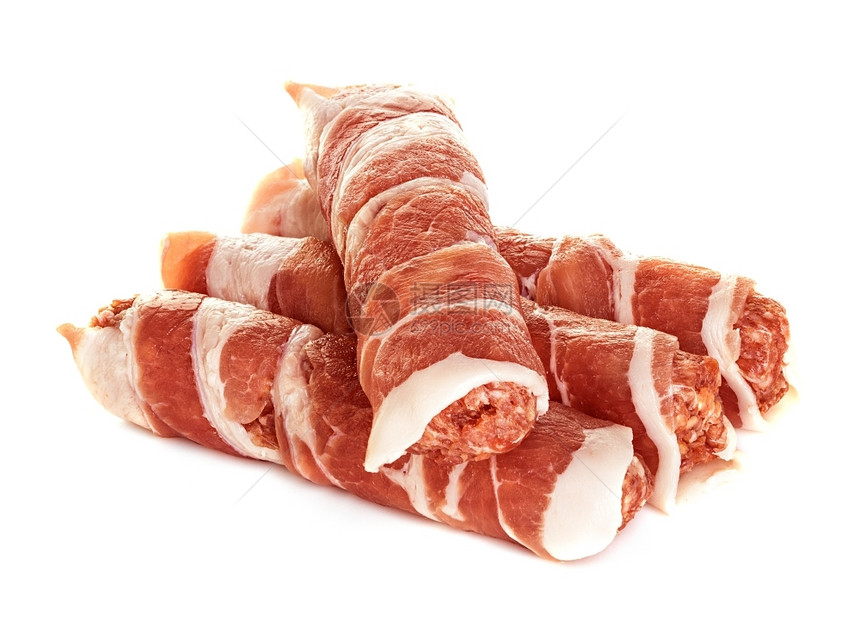烤肉串英语包裹用培根着的香肠切帕奇在白色背景上被孤立图片