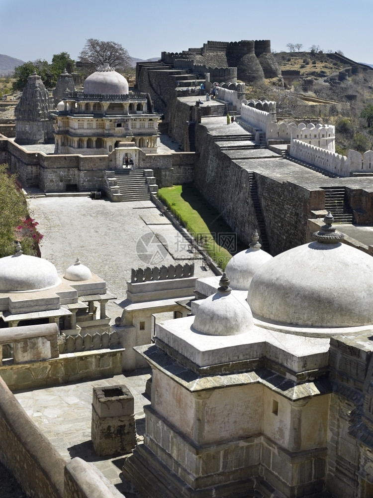 堡垒贡巴尔加印度西部拉贾斯坦邦阿瓦利山的MewarKumbhalgargarth堡的寺庙和墙壁印度西部Kumbhalgarh堡有图片