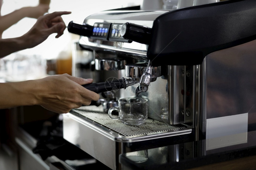 CafeMake咖啡准备服务概念饮料店铺餐厅图片