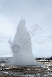 间歇泉王子岛屿冰原上的热水喷泉罗托鲁瓦图片