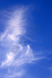 蓝色天空白云的抽象图像拉长简单天空景观图片