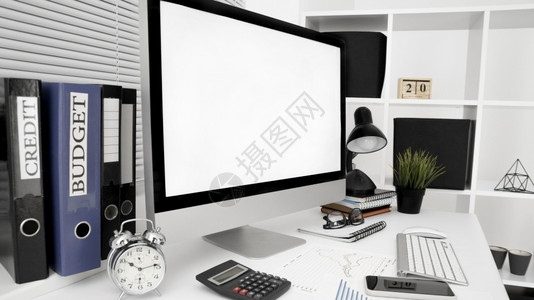 抽象的带有计算机屏幕灯的办公空间时髦的工作室管理高清图片素材