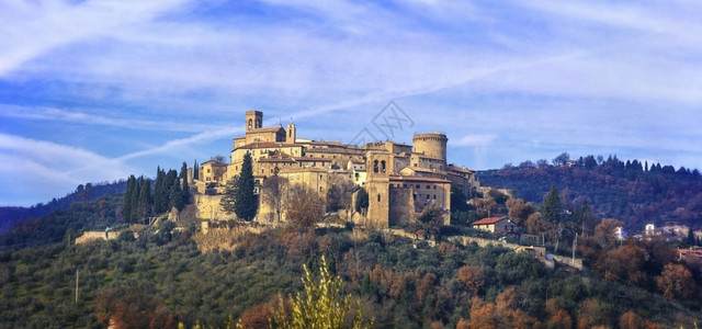 山里的城堡图片