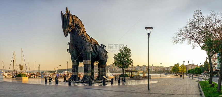 土耳其卡纳莱Canakkale072319土耳其卡纳莱特洛伊木马雕像夏季早晨在土耳其卡纳莱特洛伊木马长廊图片