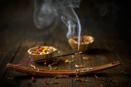 治疗Aroma法平静的亚洲人佛教图片