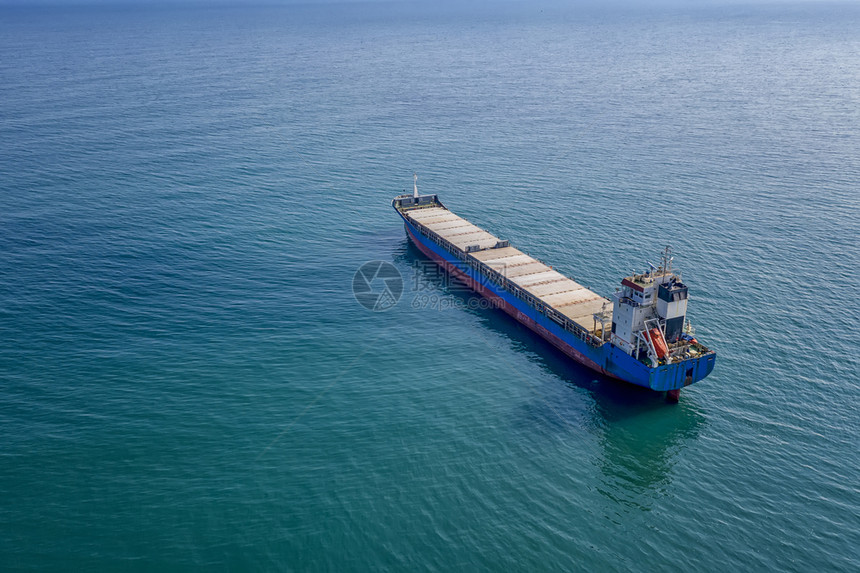 水贮存空的关于集装箱货轮船舶进口出集装箱航行的空中最高观点海运集装箱大型船舶在海上的大型集装箱船舶图片