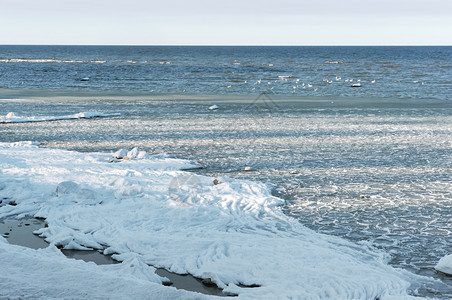 来自海的冰泥水库中雪浆泥来自海冰行进然春天高清图片