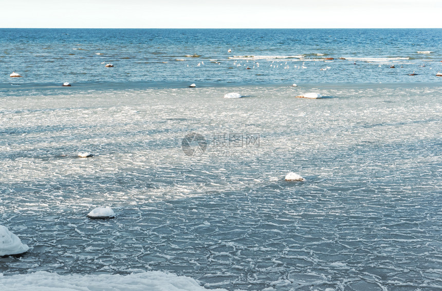 脆弱气候来自海的冰泥水库中雪浆泥来自海冰质地图片