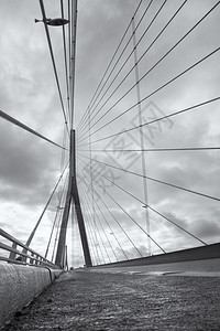 诺曼底庞特桥跨越莱阿夫雷附近的塞纳河戏剧收费著名的图片