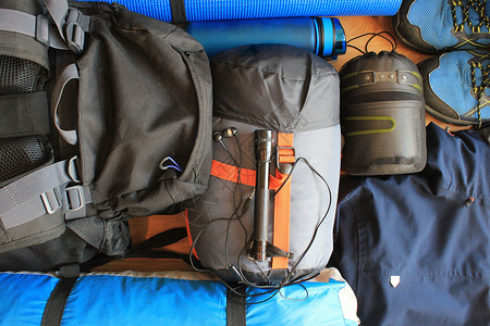 背包旅行游野营露营装备图片