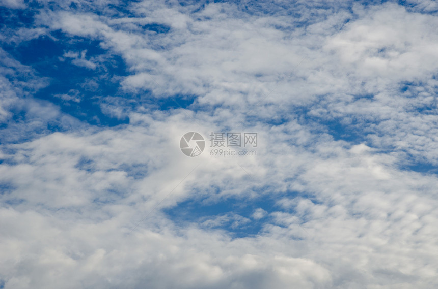 美丽的蓝色天空有云彩背景场臭氧垂直的图片