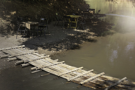 风景名胜出去桥上小溪的竹子股票照片摄影图片