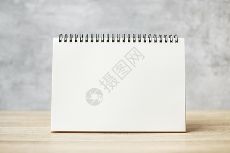 白纸笔记本或带有文模板和拟概念复制空间的木表格上日历备忘录覆盖空白的图片