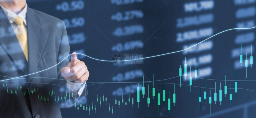 销售进步投资概念商业人手持股票图财务分析投资概念外汇图片