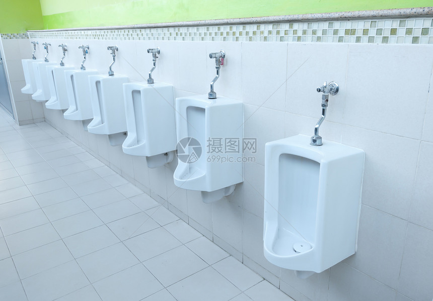 瓷砖工业的Merrrsquos浴室的白色紧闭小便池男子白陶瓷小便池的设计排尿图片