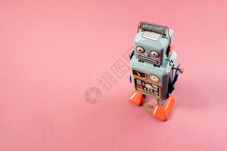 老的蓝色粉红背景老式机器人锡玩具经典的微笑高清图片素材
