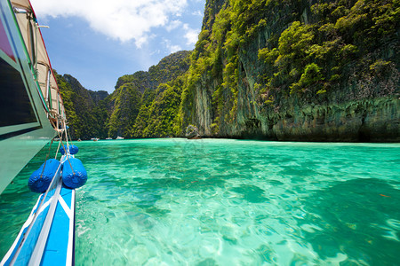 泰国蓝色天空的快速船艇水乐趣发动机图片