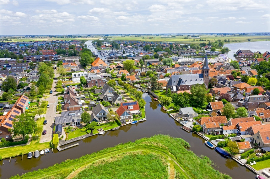 来自荷兰弗里斯市海格的空中飞机城市旅游省图片