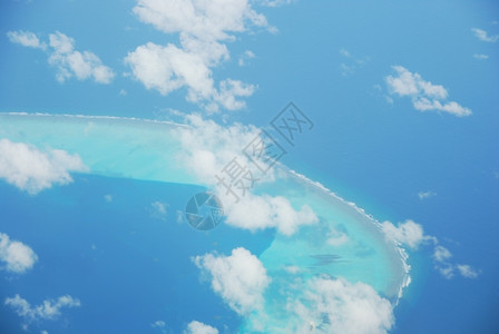 风景优美水天空马尔代夫岛美丽的景色和多彩的地貌场景图片