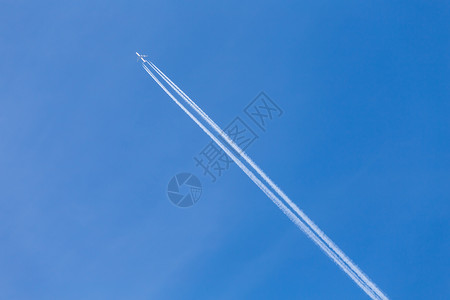 超音速飞机旅行蓝天喷气式飞机长途行踪迹引擎设计图片