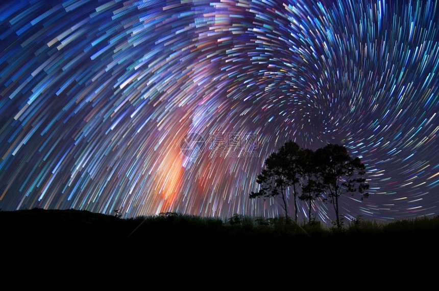 星云景观树上的银河系DoiSamerDaoSiNan公园NaNoi南米路户外图片
