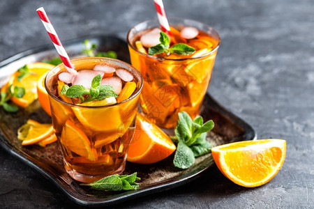 调味柠檬汽水自制的柑橘冰茶夏季饮料新鲜品水图片
