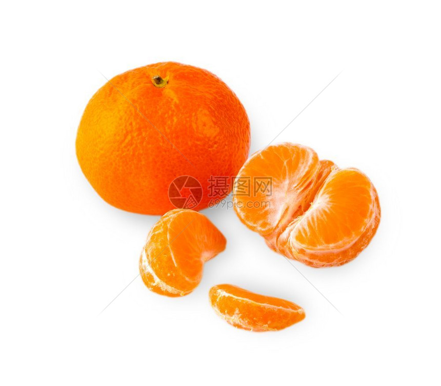 一种早餐农业白色背景上的橘子皮革和切片图片