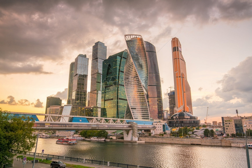 中央俄罗斯莫科市天际的现代摩大楼在黄昏时地标城市图片