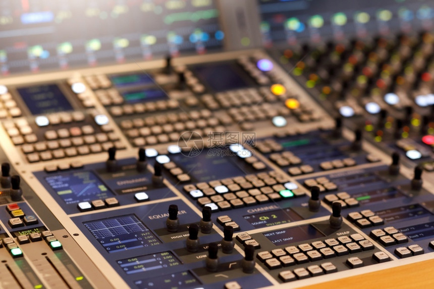 现代音频生产控制台的面表音乐筛选频率图片