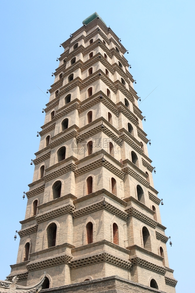 天空美丽的历史古塔对蓝天的底部景观历史图片