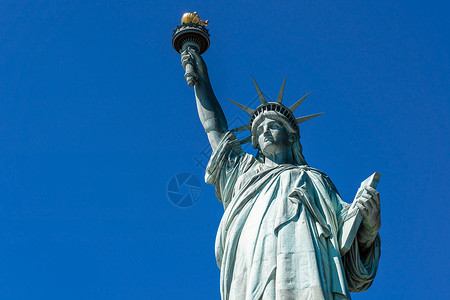 建造象征纪念碑蓝天下自由神像曼哈顿纽约市建筑和带有旅游观光概念建筑和图片