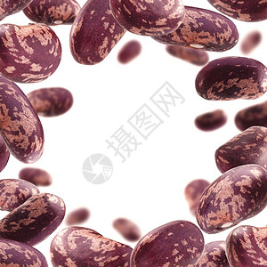 粮食生红豆在白色背景上漂浮红豆在白色背景上飘浮图片