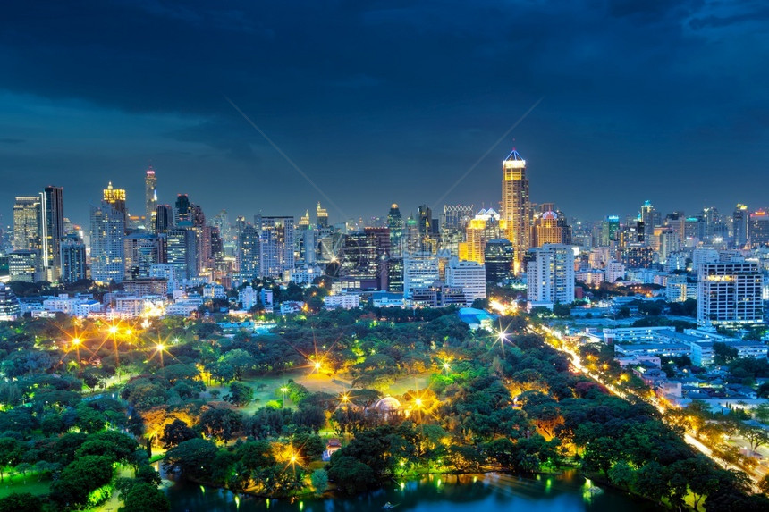 城市现代的曼谷黄昏夜景区商业曼谷夜景的市风夜金融的图片