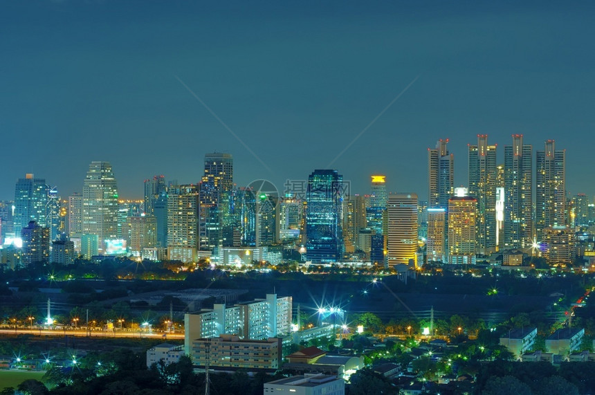 岩石桥河曼谷黄昏夜景区商业曼谷夜景的市风夜图片
