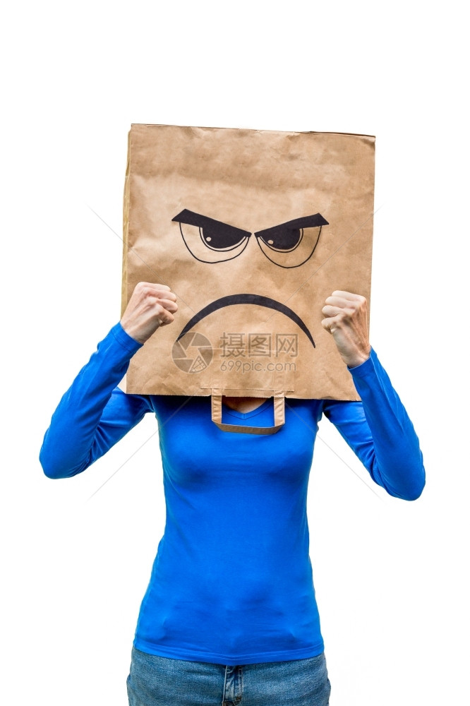 专制自信的愤怒女人在纸袋上露出拳头的沮丧表情人类图片