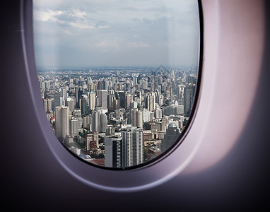 城市的美丽曼谷城市景色从平面窗口的蓝色天空交通视窗图片