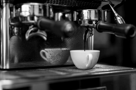 咖啡机厅黑白餐饮工艺有选择焦点摄影金属拿铁过程图片
