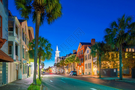 城市美国南卡罗来纳州Charleston市中心城区历史夜晚场景图片