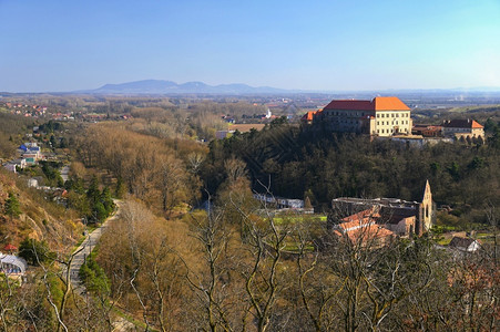 自然波西米亚天美丽的古老城堡其背景是多尔尼考妮斯南莫拉维亚捷克图片