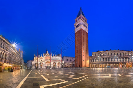 城市景观上午在意大利威尼斯举行的坎帕莱和圣马尔科广场威尼斯人欧洲的图片