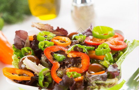 食物美蔬菜地中海沙拉配有新鲜天然成份和非常健康的新鲜天然成分图片