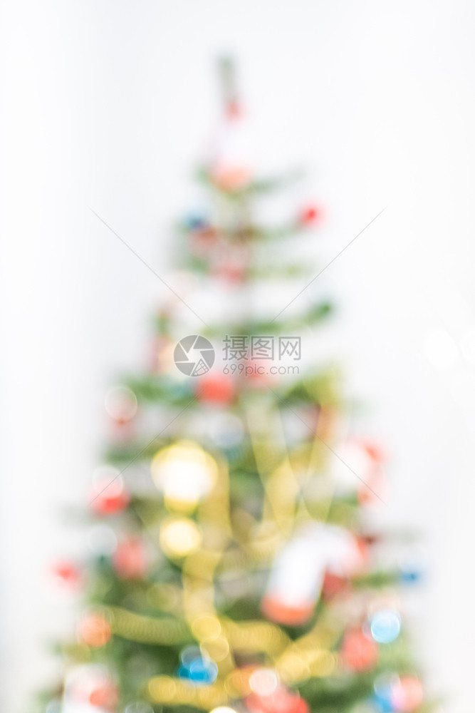 圣诞树模糊背景图片